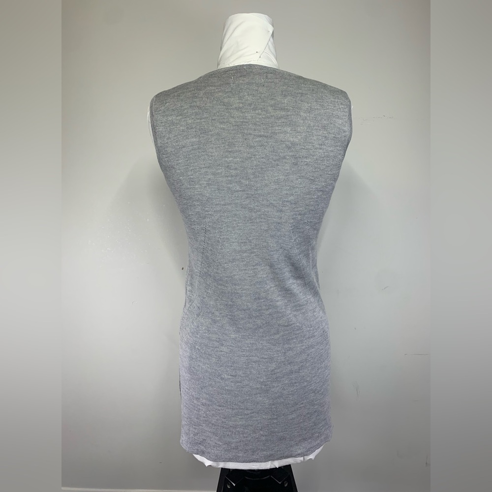 Tahari Gray 100% Extrafine Merino Wool V-Neck Sleeveless Sweater - Size S - Picture 3 of 8